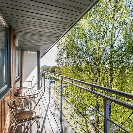 Beachside With Balcony Apartament Parnawa